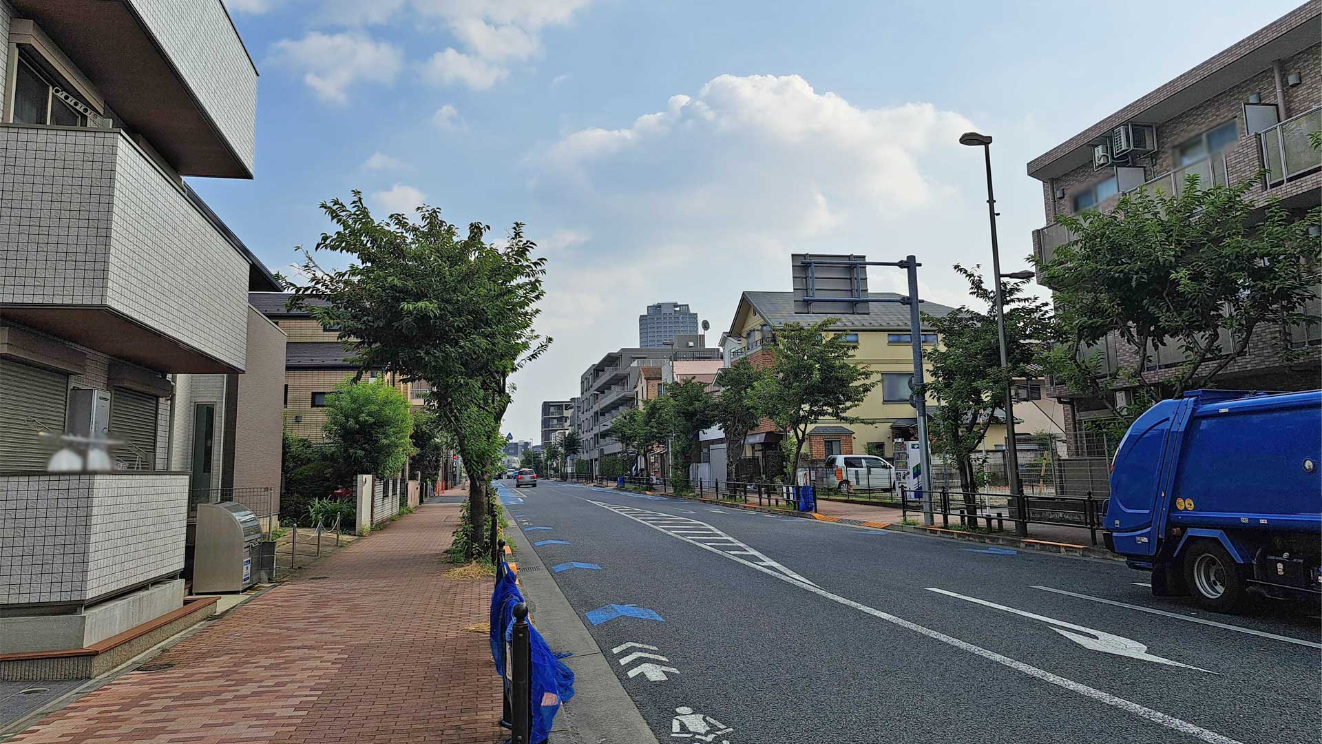 会社から駅に向かう道の風景