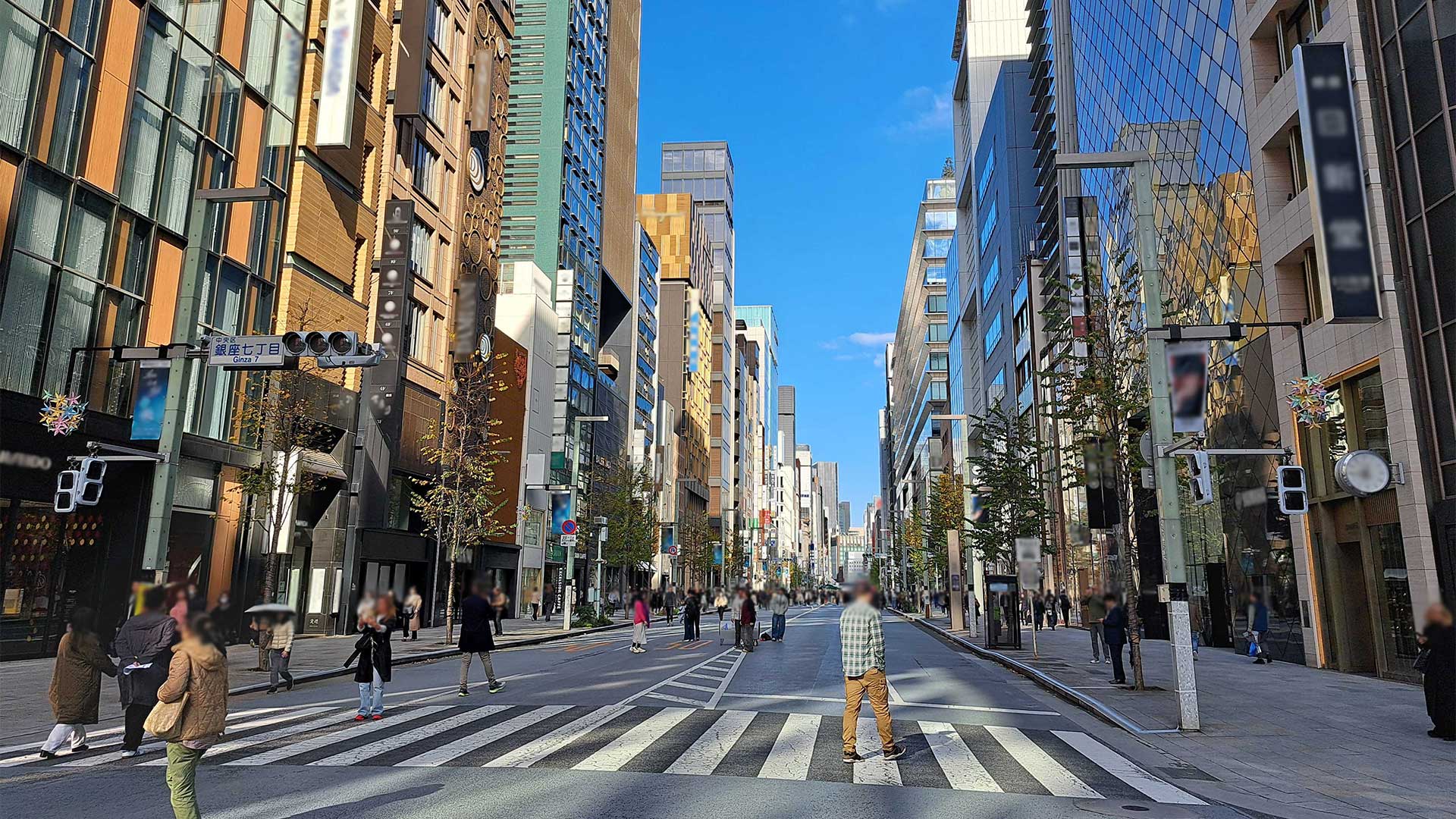 銀座の歩行者天国の雰囲気