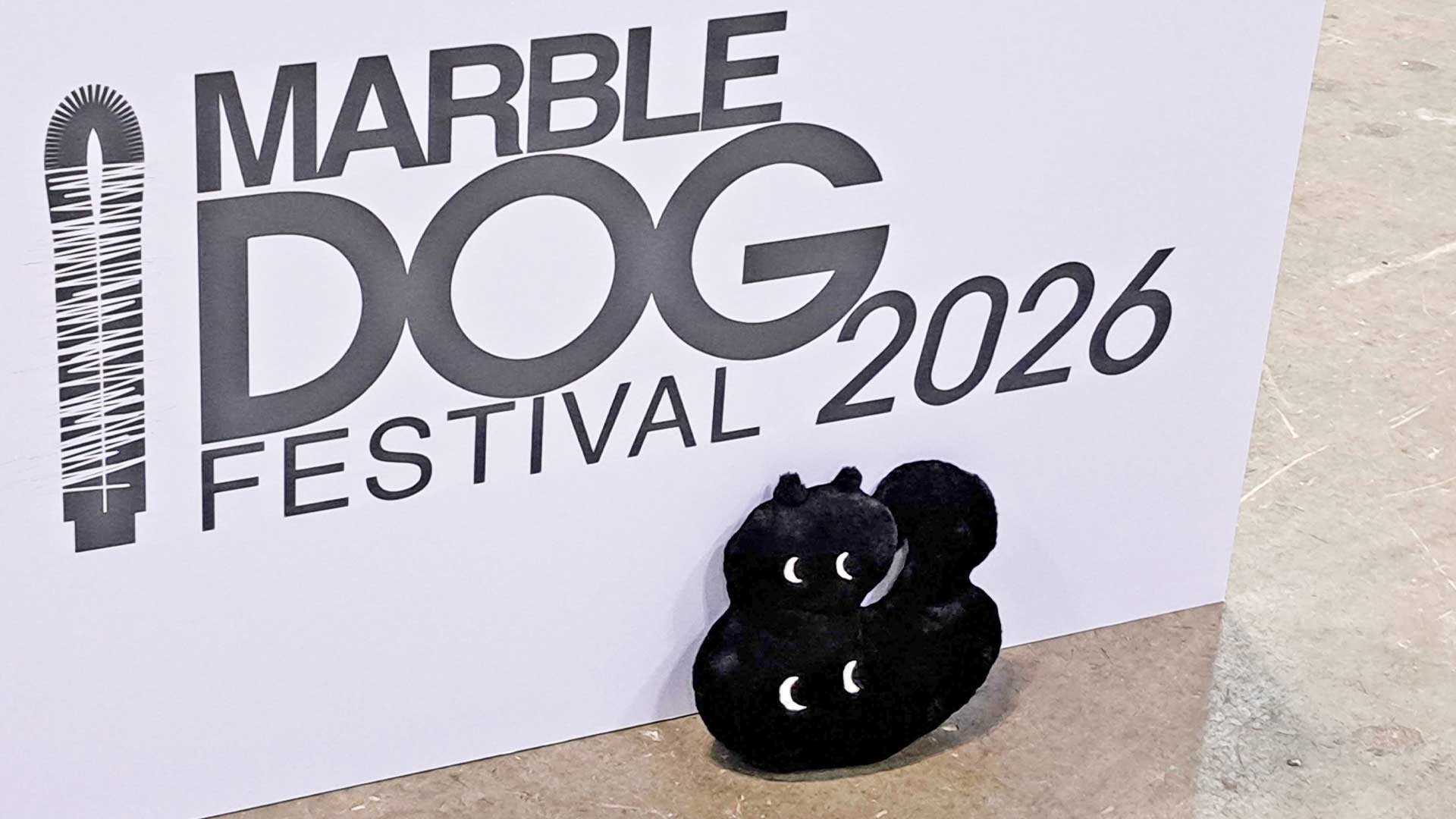 &UCHInoCOキャラクター　のNocoの人形が写っている画像