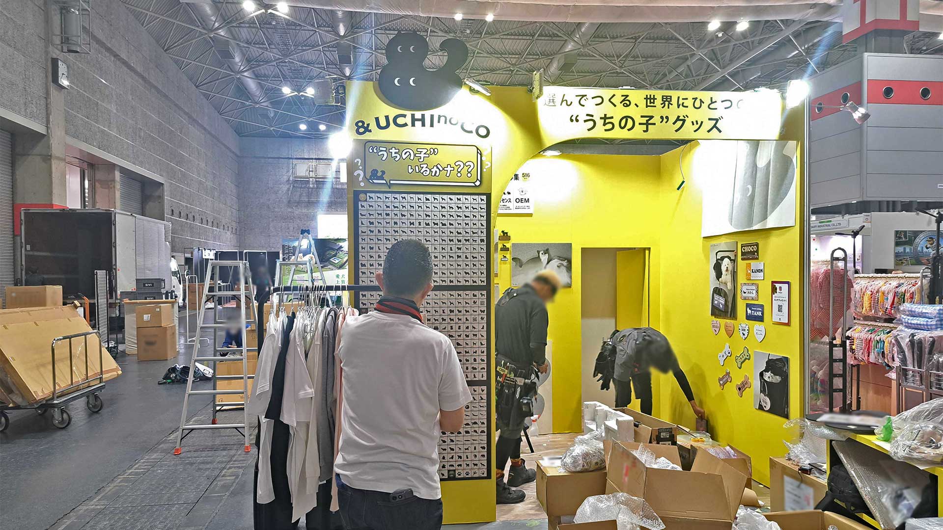 ＆UCHInoCOブースの出展準備をしている様子